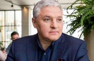 Это просто советское название. А так это были котлеты Михайловские или Новомихайловские. В конце двадцатых-тридцатых годах полностью переименовали всё. Даже в Ленинской библиотеке есть книжечка, в которой зафиксировано переименование на новый лад различных традиционных блюд, существовавших до революции. Пришла новая эпоха — всё по новой нужно. 