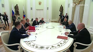 Путин пошутил о предложении Зюганова взять «лево руля»