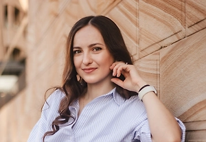 Мне кажется, родословной я интересовалась всегда. Особенно этот интерес проявился в старших классах, когда нам дали задание нарисовать семейное дерево. Я очень увлеклась процессом: опросила родственников и составила большое красивое дерево на ватмане.