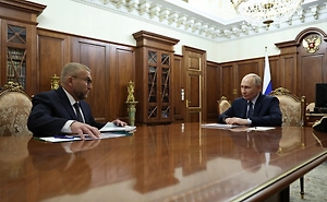 Путин пообещал вручить ФТС знамя в год 35-летия службы