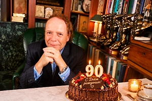 Эдварду Радзинскому — 90 лет: человек, который превратил историю в телевизионный детектив