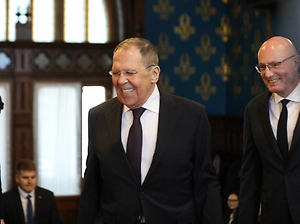 Лавров одной фразой на английском утихомирил кричащих журналистов на встрече с Рубио