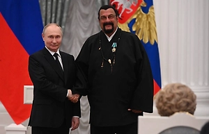 Путин назвал Стивена Сигала «лучшим посланцем мира»