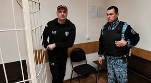 Экс-депутата Кировской области, который избил женщину, освободили в зале суда