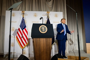 «Взорвём их или заключим сделку»: Трамп дал новый ответ по Ирану