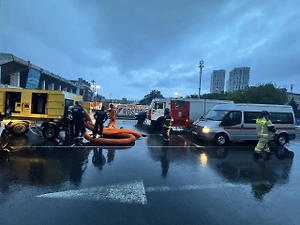 Сильный ливень затопил улицы, машины и дома во Владивостоке