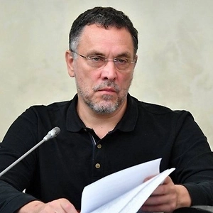 Всё это очень похоже на постановку, потому что всё очень к месту. У израильского премьера Биньямина Нетаньяху огромные проблемы: его обвиняют в том, что он знал о событиях 7 октября (2023 года, день нападения ХАМАС на Израиль, — Прим. Life.ru), но скрыл их в своих целях. Причём обвиняет его руководство израильских спецслужб, контрразведки «Шин-Бет» (Шабак). Экс-руководитель Шабак просто открыто об этом сказал. Глава США Дональд Трамп постоянно твердит, что он аннигилирует Иран. Буквально так и говорит: «Аннигилирует», четыре раза это слово произнёс. Им нужен повод.