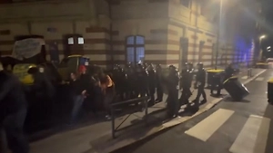 Уже 625 задержанных: Протесты старшеклассников продолжают качать Францию