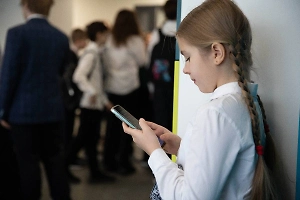 Новые правила ответственности: Заплатит ли школа за разбитый или пропавший телефон ученика