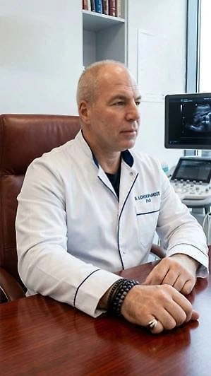 Не стоит рассчитывать, что женщина, вернувшись из роддома, будет бегать вокруг него так же, как до родов. Начинается безумно рваный график жизни: кормление, пеленание, смена подгузников, бессонные ночи. Здесь мужчина должен стать соучастником событий.