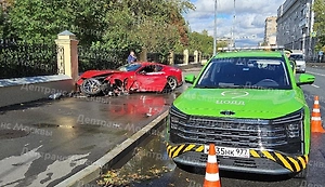 Камеры сняли момент ДТП с красным Ferrari экс-депутата Ибышева за 30 млн