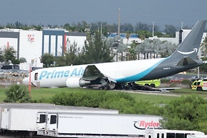 Пять человек погибли после выезда грузового Boeing за полосу в Майами