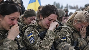 Украинок хотят отправить на фронт, потому что у них «лучше реакция»