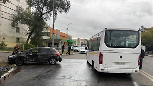 Пять человек пострадали при столкновении автобуса и легковушки в Раменском