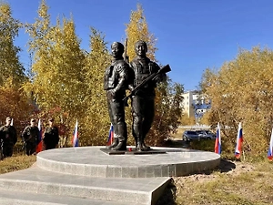 Памятник погибшим бойцам СВО установили на месте польского мемориала в Якутске