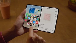 Apple всё-таки сложила айфон — представлен первый гибкий iPhone Duo