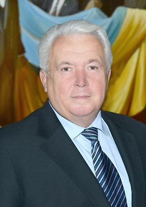 Это принцип банды, когда между собой договариваются о том, что можно освежить званием или должностью, и люди по-другому посмотрят. Шмыгаль — это как раз пример того, что он и жнец, и жрец, и на дуде игрец. То был премьером, министром обороны, сейчас за энергетику отвечает. А он до этого что, как премьер-министр не отвечал за энергетику? Это вопрос номер один всегда для премьера. Я в своё время работал мэром города и знаю, что это такое. Коммунальное хозяйство, энергетика — это вопрос номер один