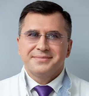 В наркологии всегда так: первые 15 дней — это вызовы на дом, а после 15-го числа — уже поступление в наркологические и токсикологические стационары. Почему после 15-го? До 15-го они всё-таки ещё стараются либо самостоятельно выходить из запоя, либо вызывать доктора на дом с капельницей, либо обращаться в амбулаторную службу. Но уже понимают, что с тягой и влечением к алкоголю они справиться не могут, так как оно компульсивное, насильственное, а не просто обсессивное и навязчивое. И, соответственно, им, а чаще их родственникам, уже приходится в связи с тяжестью состояния обращаться в стационар.