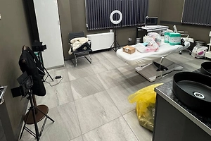 Косметолога отправили под домашний арест после смерти блогерши в Москве