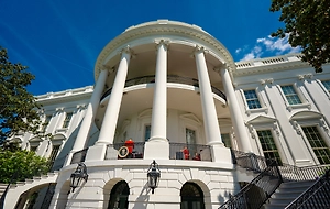 Сенаторы США хотят запретить называть здания в честь действующих президентов