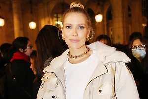 Елена Перминова предстала в «голом» платье с листиками, выставив на показ свои прелести