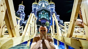 Крещение Господне 19 января: главные церковные традиции, освящение воды и правила купания