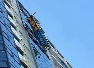 Двое рабочих погибли из-за обрыва троса люльки на стройке в Самаре