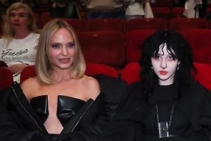 «Слышу крик, ор и мат»: Старшая дочь Глюкозы сожгла ванную комнату