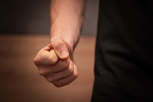 В Екатеринбурге мужчина жестоко избил супругу и проломил череп грудному ребёнку