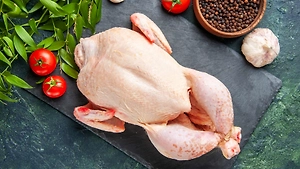 Одна курица за 400 рублей на 7 блюд: как экономной хозяйке прокормить семью всю неделю