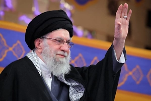 WSJ: Перед иранским лидером Хаменеи стоит «экзистенциальный выбор» из-за протестов