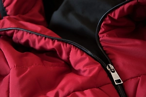 Фетишисты-миллениалы беснуются: Соцсети взорвал тренд на болоньевые пуховики с «самонадутием»