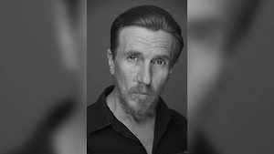 Актёр сериала «След» умер на остановке в Москве