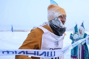 Экс-капитан сборной России в 50 лет пробежал ультрамарафон 50 км в самом холодном месте мира и отморозил палец