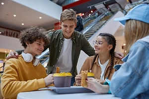 «‎Сам решу!» Стало известно, в каком возрасте россияне съезжают от родителей