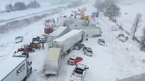 В Мичигане из-за снегопада столкнулись более 100 автомобилей