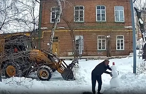 Подрабатывающий уборкой улиц Меладзе спас снеговика и прогремел на всю Россию