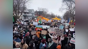 «Моря протестующих» захлестнули два штата Америки из-за убийства ЛГБТ*-активистки, идут задержания