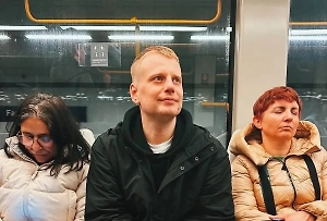 США и Британия аннулировали талант-визы сбежавшему в Европу комику Комиссаренко