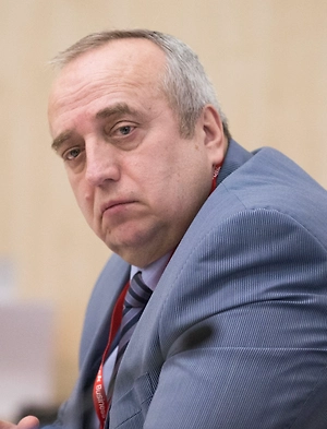 Практически все эти предприятия имеют очень серьёзное углубление. Все они строились в тот советский период с учётом возможного выживания при ядерном ударе, в том числе и Львовский завод. Поэтому производства, которые там делали, беспилотники, ракеты, авиационные комплексы и так далее, были глубоко углублены и защищены. На Львовском заводе работало большое количество иностранных специалистов — как военных, так и инженерных кадров. Там собирались готовые изделия из полученных компонентов, находящихся рядом с границей.