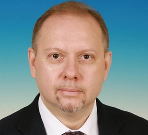 Великобритания с самого начала является главным оператором процесса, так сказать, науськивания Украины против России. И именно Великобритания, а не США, управляет Зеленским. Именно Великобритания уговорила отказываться от Стамбульских соглашений. Именно Великобритания — идеолог войны до последнего украинца — уговаривала всех европейских лидеров вписаться в эту войну.