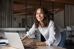 Опрос: После праздников каждый третий россиянин лишь делает вид, что работает