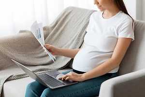 Часики тикают? Врач разбирает по винтикам главные мифы о беременности после 35 лет