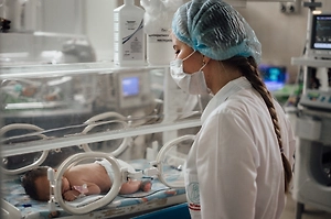 Четыре ребёнка остаются под наблюдением после рождения в новокузнецком роддоме