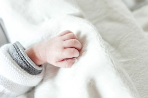 В Сургуте отец трижды окунул годовалого малыша в прорубь в 30-градусный мороз