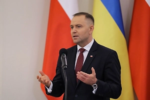 Польский президент Навроцкий расплылся в улыбке и пожал руки сидевшему нацисту