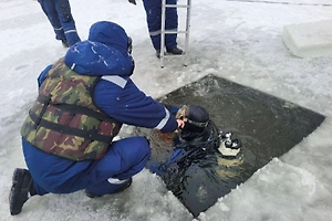 Поиски провалившихся под лёд детей в Брянске осложняет мороз
