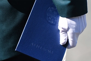 Чиновники в День студента рассказали Life.ru, как списывали и хулиганили в универе