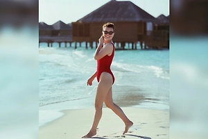 «Островная жизнь»: Жена Петросяна выложила фото в красном купальнике с Мальдив