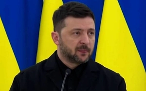 Зеленский едва не перешёл на русский язык, общаясь с президентами Польши и Литвы